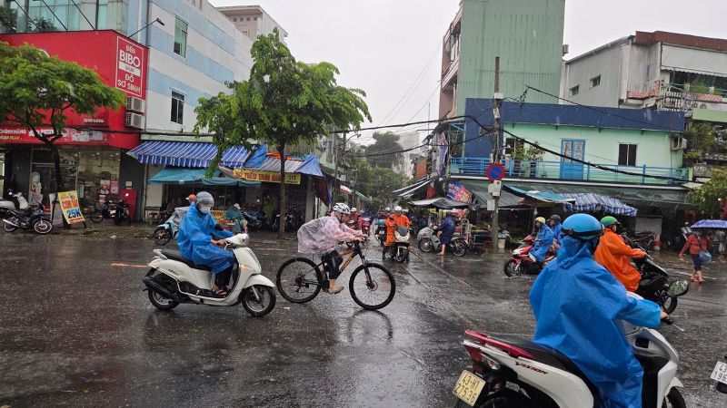 雨季真っ只中のダナンの街角