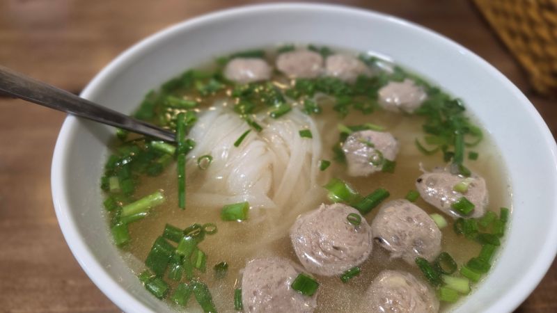 HachiNoodleHouseの肉団子入りフォー