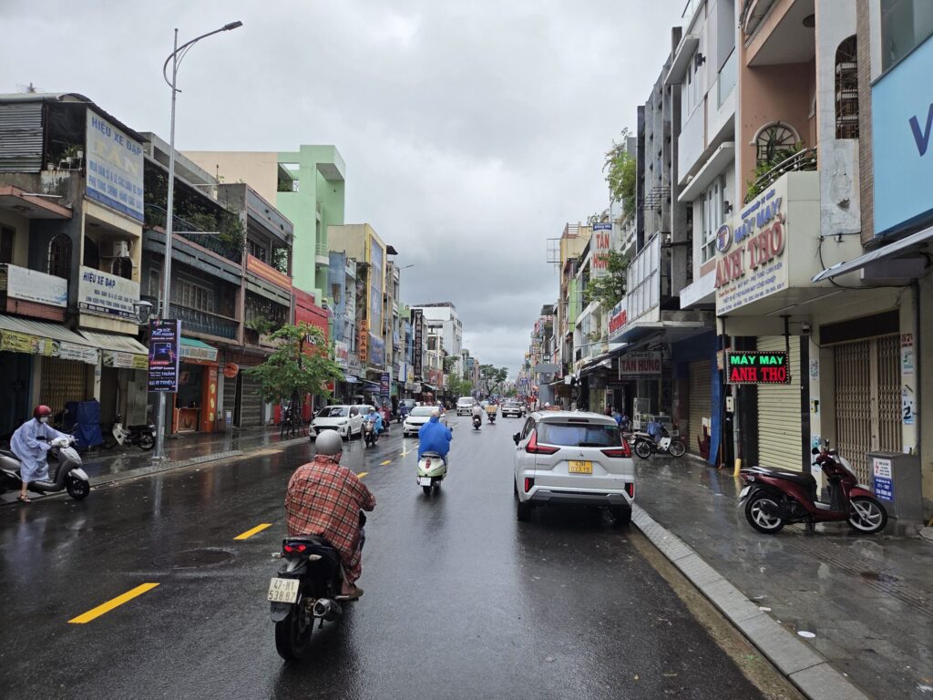 ダナン駅から伸びる道